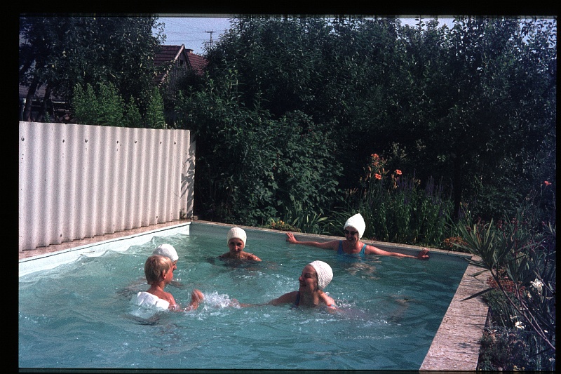 29.Regensburg jul 1971 Ilse,Mama,Marion,Peter.JPG